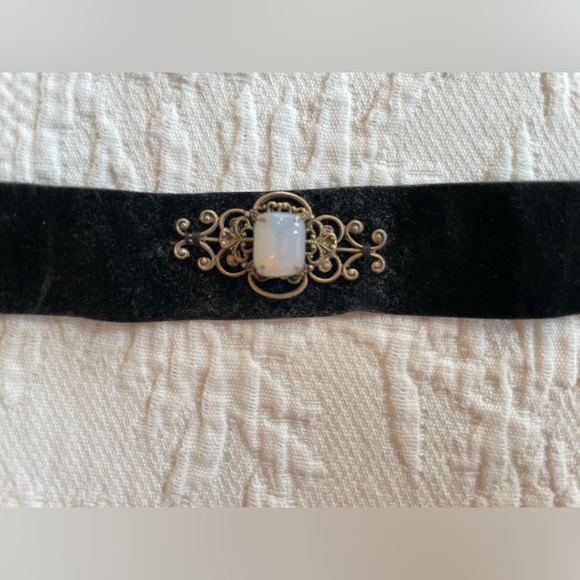 Vintage Black Velvet choker with Opal Victorian - Picture 3 of 12